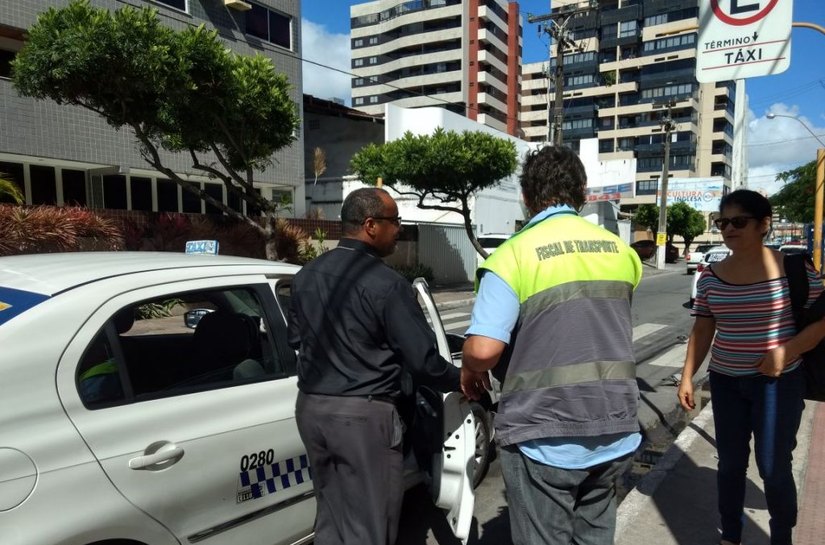 Fiscalização combate clandestinos em corredores de transporte de Maceió