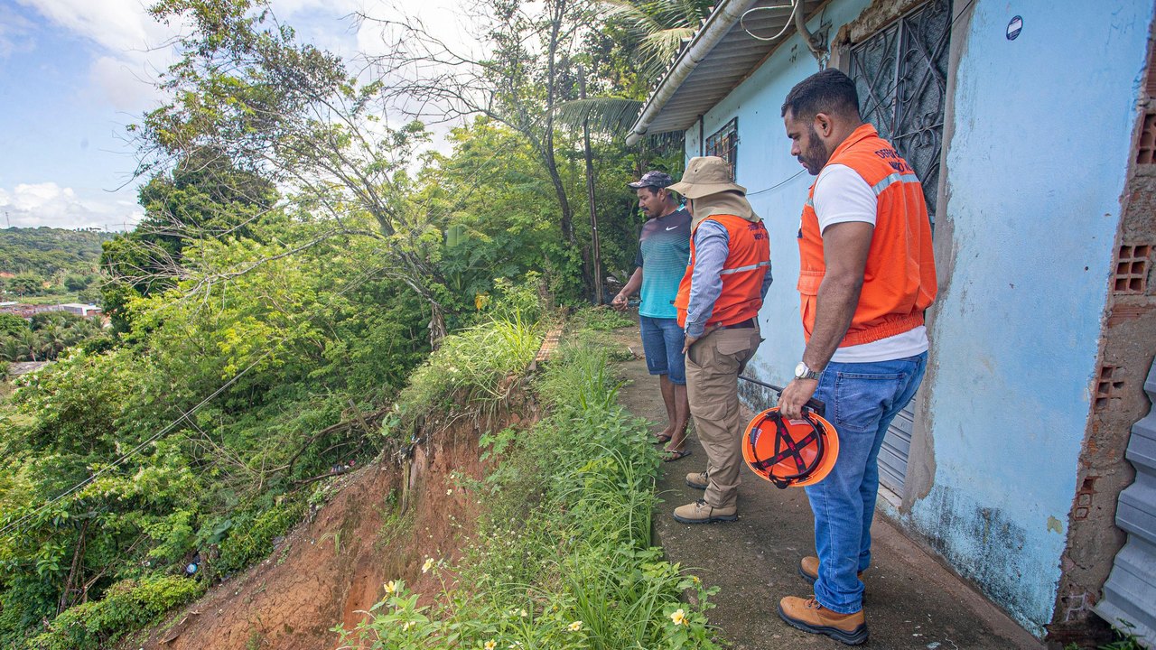 Defesa Civil monitora áreas de risco e atende chamados em decorrência das chuvas em Maceió