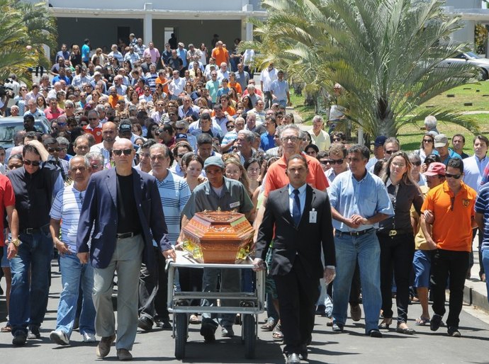 Adeus a Waldemir Rodrigues: prefeito e secretários comparecem a enterro