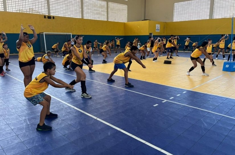 Projeto Viva Vôlei muda a vidas de crianças e adolescentes no Jacintinho