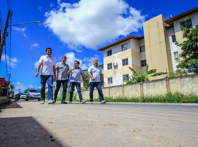 Prefeito Rui Palmeira vistoria obras de reurbanização no Ouro Preto