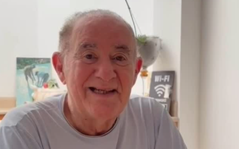 Aos 90 anos, Renato Aragão dá rara entrevista e responde se mulher é 'controladora'