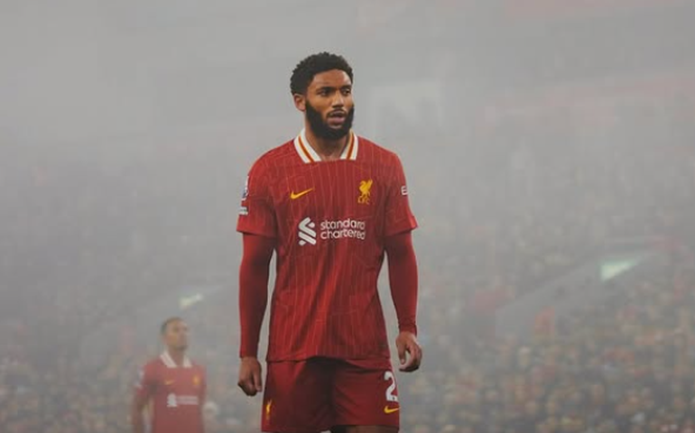 Joe Gomez sofre lesão no tendão e desfalca e vira desfalque no Liverpool