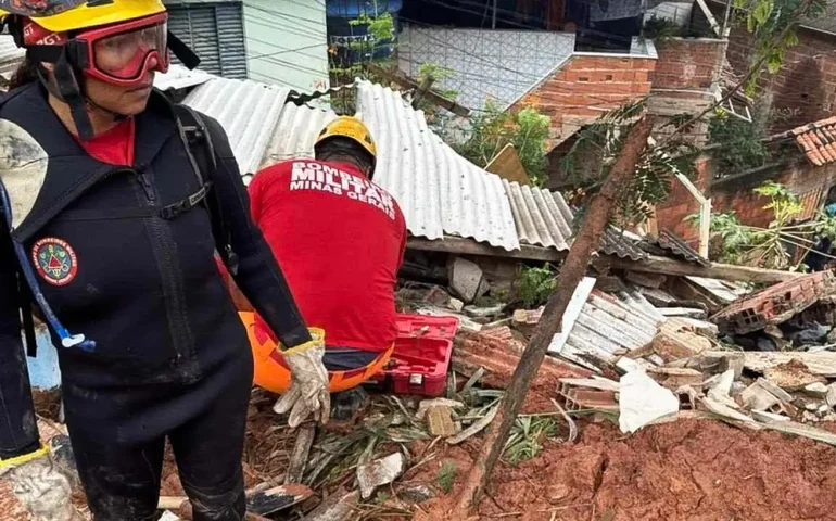 Chuvas do fim de semana causaram 11 mortes em duas cidades de Minas