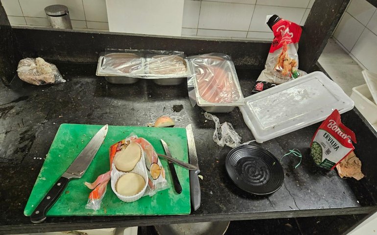 Estabelecimento de sushi na Serraria é interditado pela Vigilância Sanitária