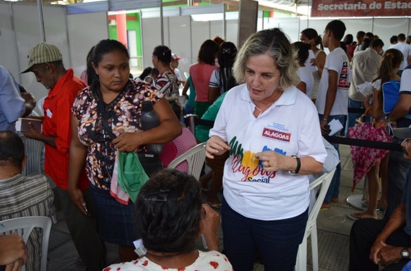 Servidora da Seades é agraciada com a Medalha do Mérito Silvio Vianna