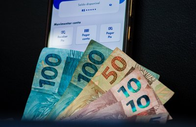 Governo do Estado antecipa salários de servidores para esta quarta-feira