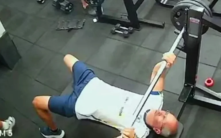 Homem de 55 anos morre após acidente com barra de supino em academia de Olinda