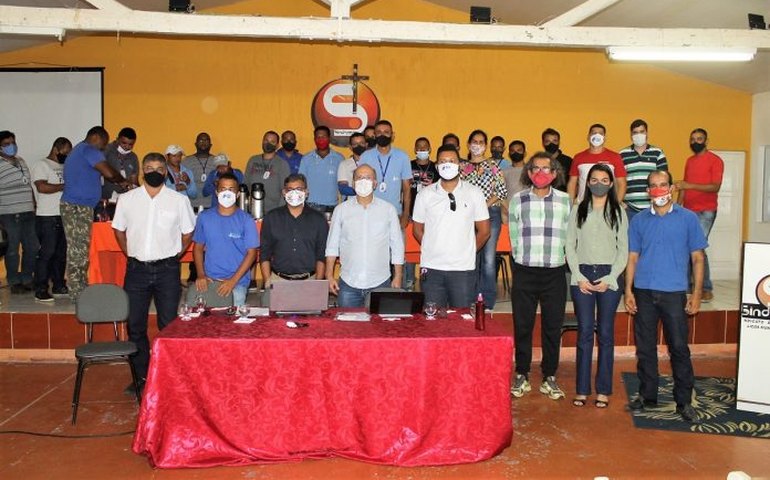Prefeito Ronaldo Lopes mantém diálogo com servidores e atende reivindicações