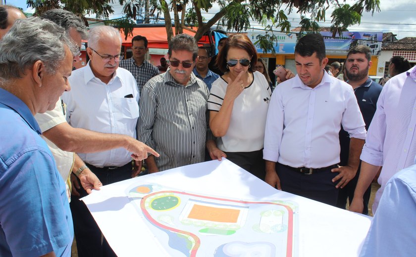 Rogério inspeciona obras em escola da rede municipal e praça de lazer de Arapiraca