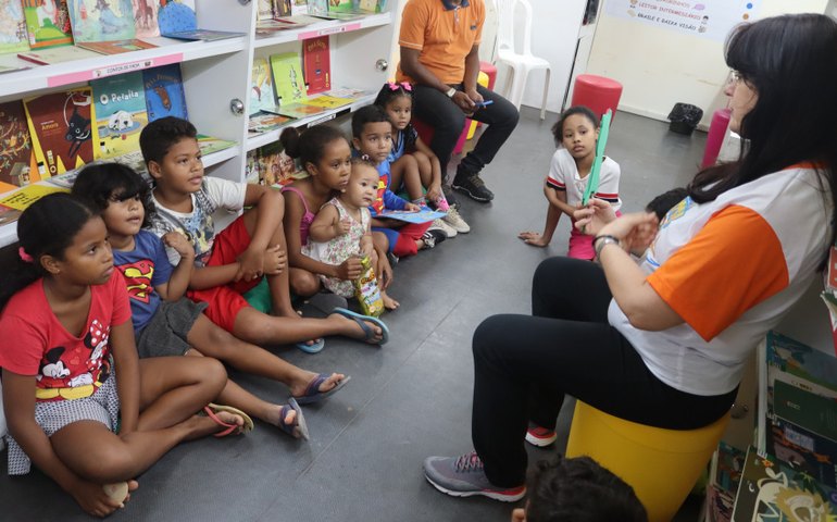 Educação participa do Saúde da Gente com contação de histórias e incentivo à leitura