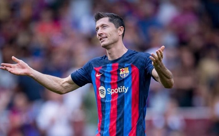 Lewandowski é liberado de suspensão por ofensa a árbitro e reforça o Barcelona