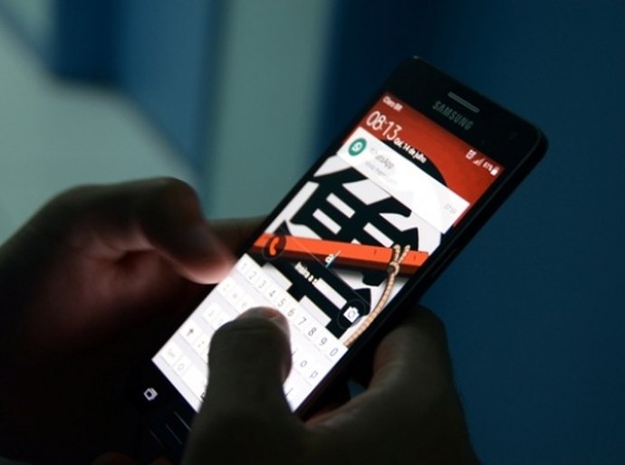 Uso excessivo de celulares e tablets pode causar Lesões
