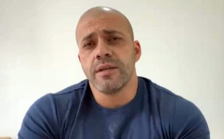 Deputado diz que Moraes não vencerá “queda de braço” e está acostumado a ser preso: “Já fui mais de 90 vezes”