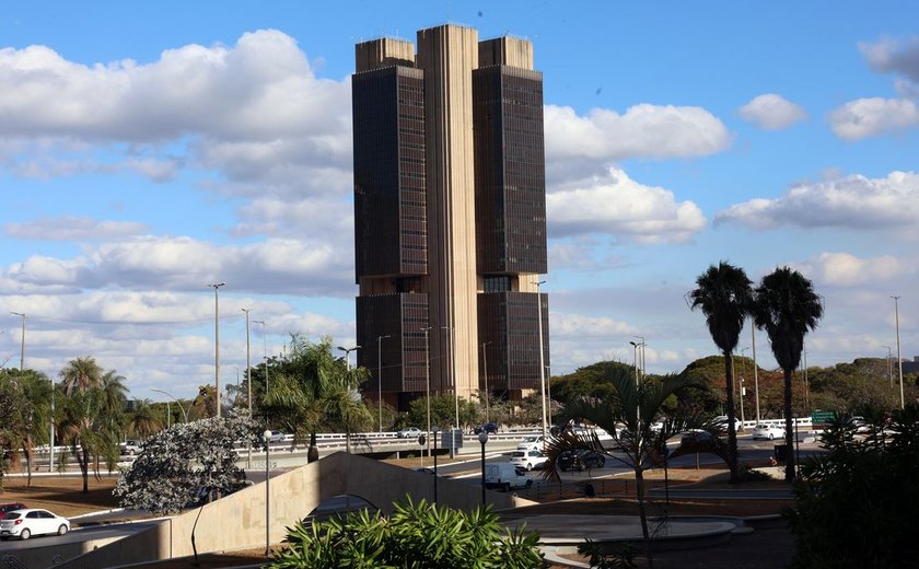 Copom mantém juros básicos da economia em 15% ao ano