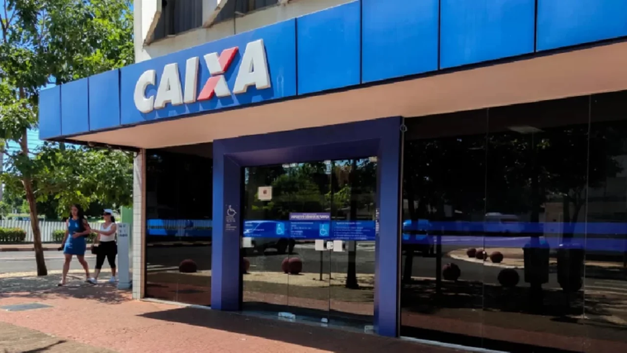 Caixa emitirá 8 milhões de cartões de débito para programas sociais