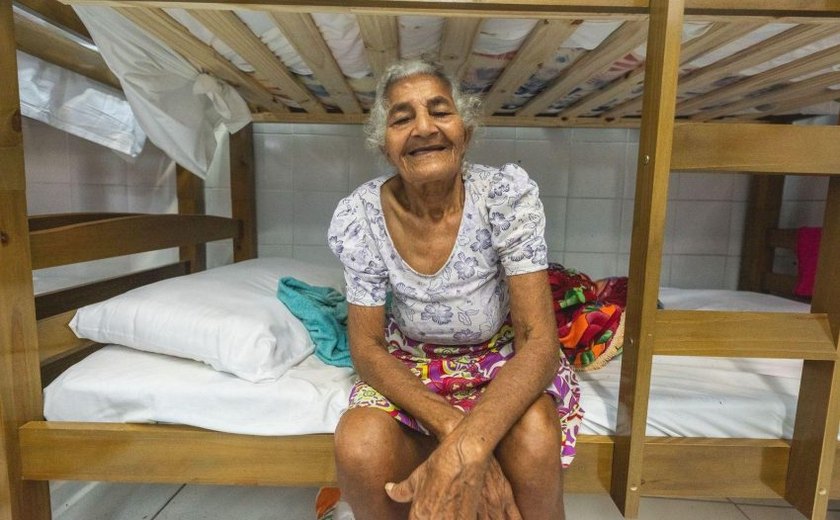 Idosa de 75 anos é resgatada pela Defesa Civil de Maceió