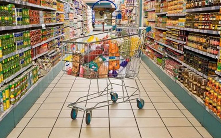 Vendas no varejo sofrem queda de 16,4% em abril, a maior da história