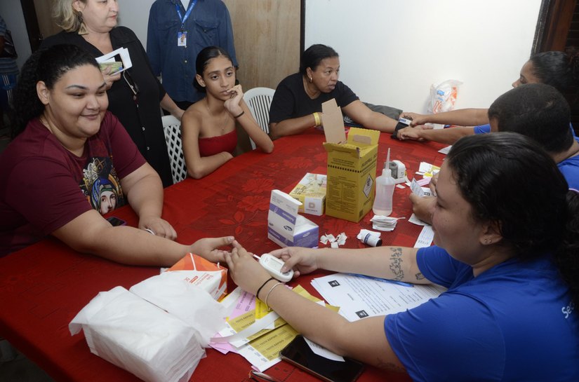 Sesau promove ação de conscientização contra acidentes de trabalho a pescadores e marisqueiras de Maceió