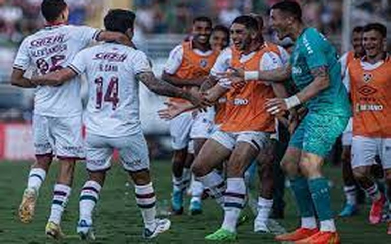 Fluminense vence Red Bul Bragantino com recordes de Cano e termina em 3º lugar