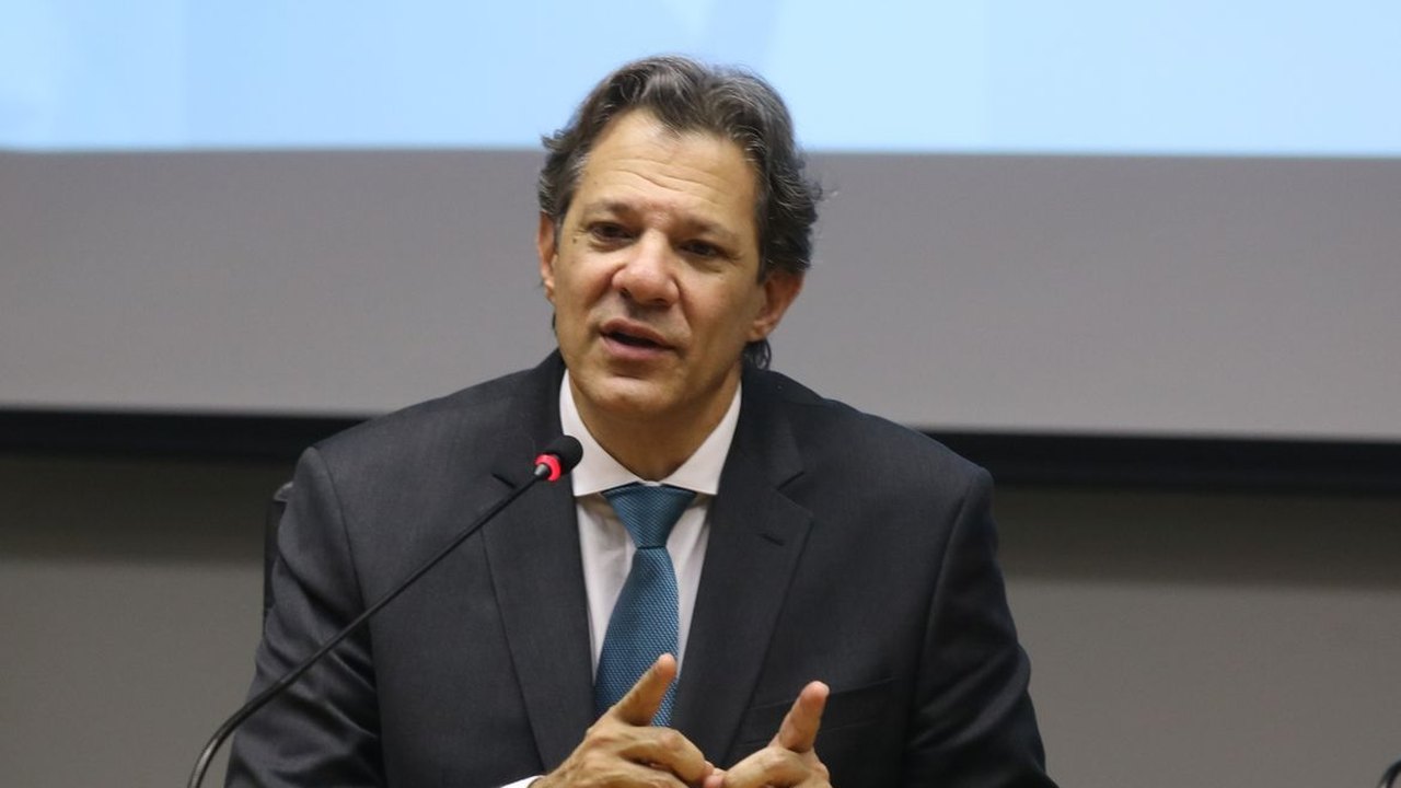 Haddad e Zucman vão divulgar estudo sobre desigualdade e carga tributária no Brasil