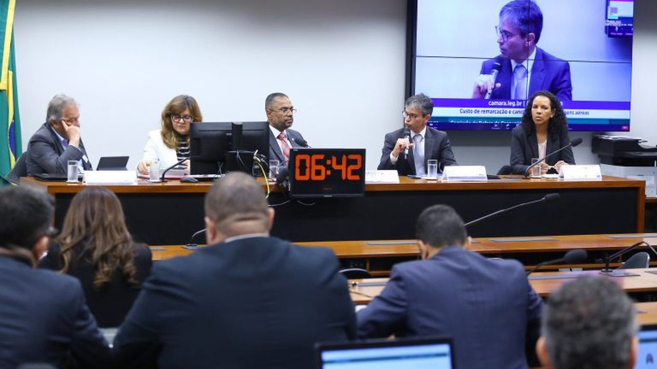 Deputados reclamam dos altos custos em serviços de remarcação e cancelamento de passagens aéreas