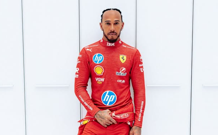 Hamilton aparece em primeira foto com macacão da Ferrari e retoma parceria com ex-treinadora