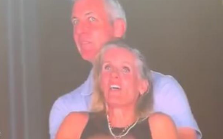 Mulher que postou vídeo de CEO no show do Coldplay se manifesta após polêmica