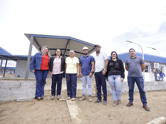 Prefeita Luísa Júlia acompanha andamento de obras da extensão da Uneal e da primeira Creche Cria