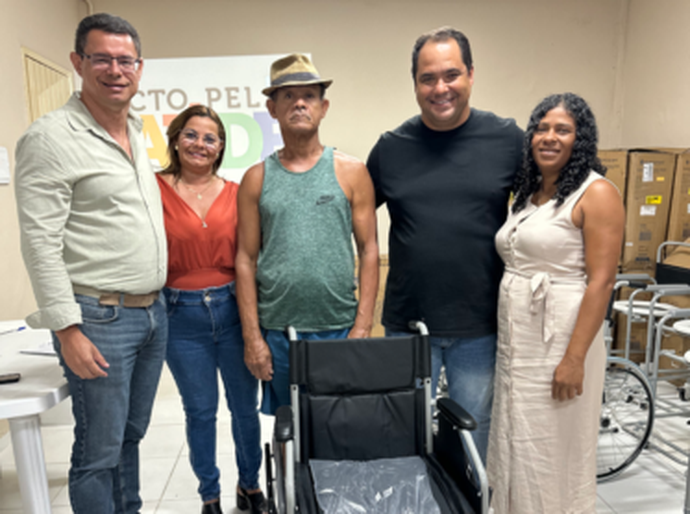 Prefeitura entrega equipamentos de saúde a pacientes e reforça cuidado com deodorenses