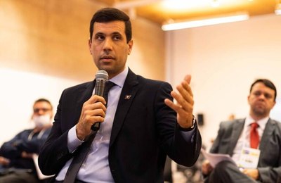 Presidente Hugo Wanderley participa de conselho político na CNM