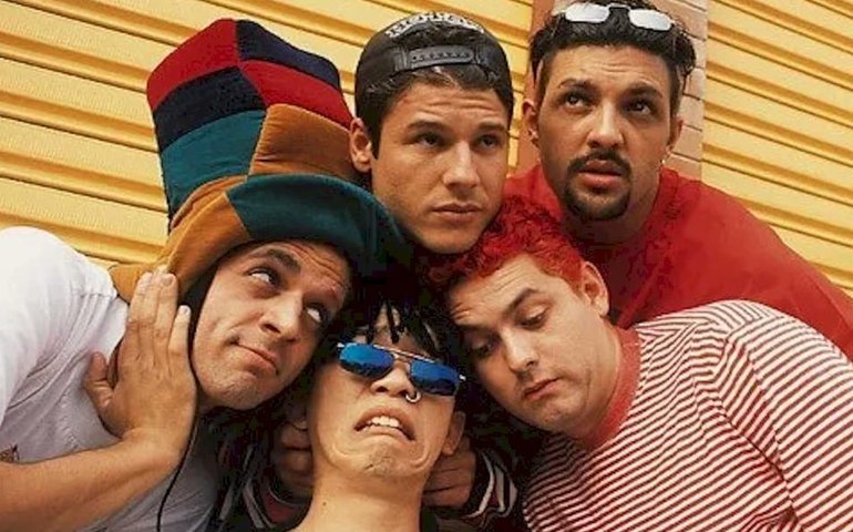 Mamonas Assassinas serão homenageados em live ‘Xô Corô’