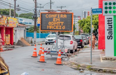 DMTT sinaliza vias interditadas com painéis luminosos