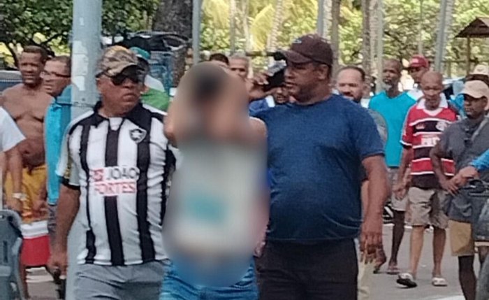 Suspeito foi levado à Delegacia de Homicídios e Proteção à Pessoa (DHPP), na Chã de Bebedouro Suspeito foi levado à Delegacia de Homicídios e Proteção à Pessoa (DHPP), na Chã de Bebedouro