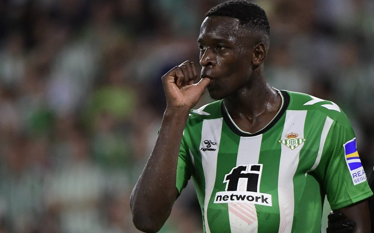 Alvo de Corinthians e Flamengo, Luiz Henrique volta a ser titular no Betis após um mês