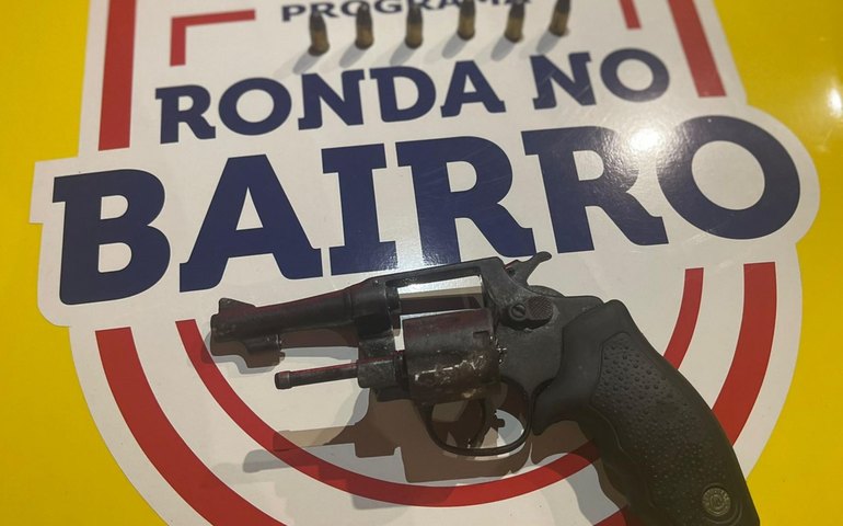 Ronda no Bairro detém jovem suspeito de roubar moto, relógio e celular na Pajuçara