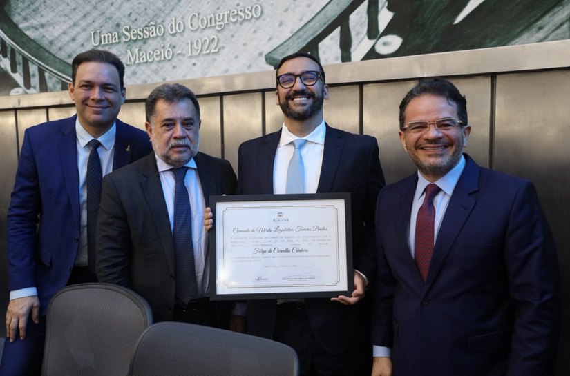 “Felipe Cordeiro é um gestor comprometido com o interesse público”, diz PGJ Lean Araújo ao prestigiar homenagem ao secretário do Gabinete Civil do Estado