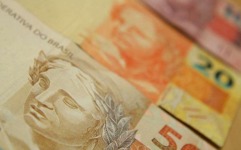 Inflação oficial recua e fecha setembro em 0,08%, diz IBGE