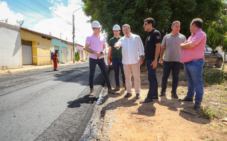 Obras de pavimentação no bairro Guaribas avançam para 54 ruas