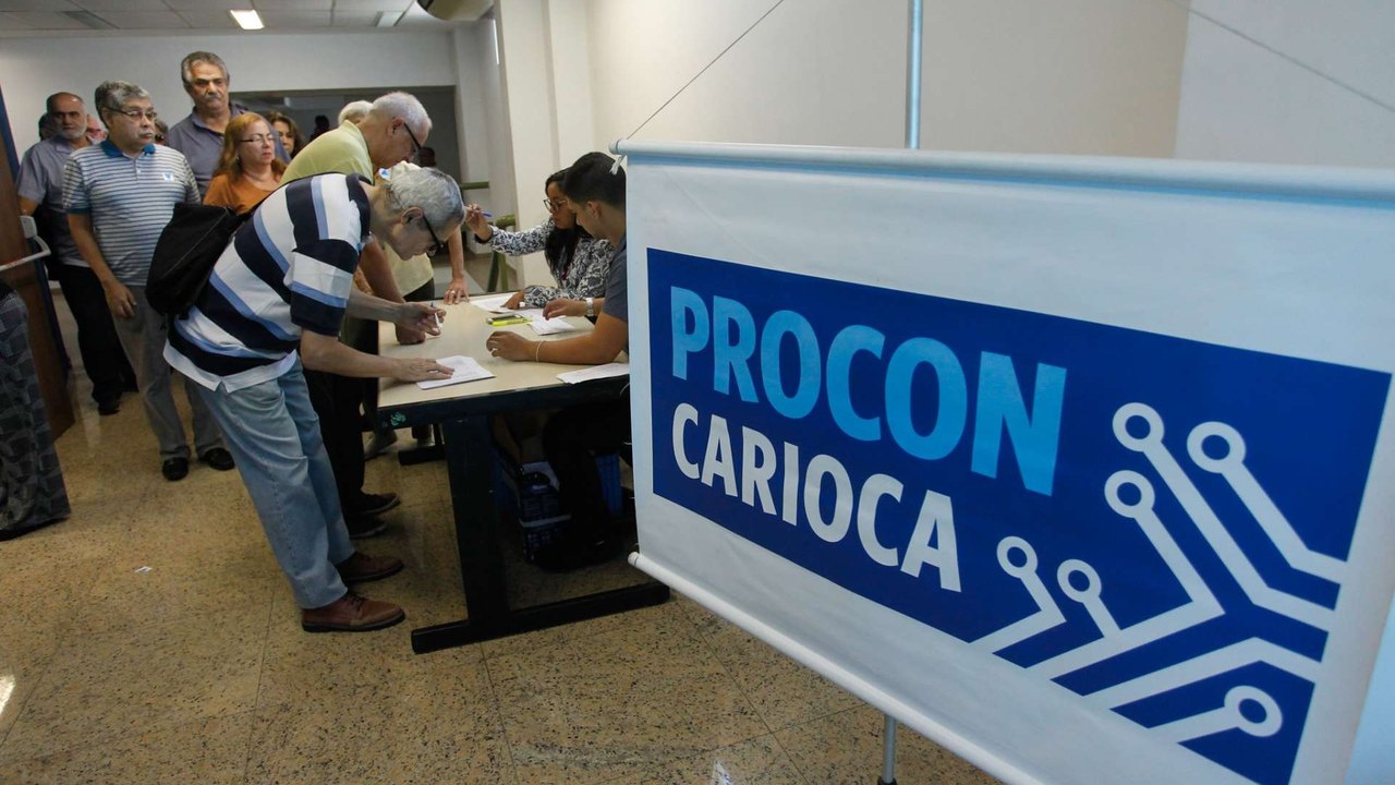 Procon-RJ autua 46% dos postos de combustíveis fiscalizados em 2026 sob cerco ao crime organizado