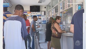 Apostadores lotam as lotéricas em busca da sorte na mega da virada