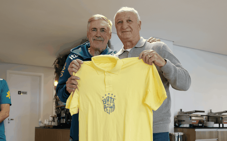Pentacampeão com a seleção, Felipão é homenageado na Granja Comary