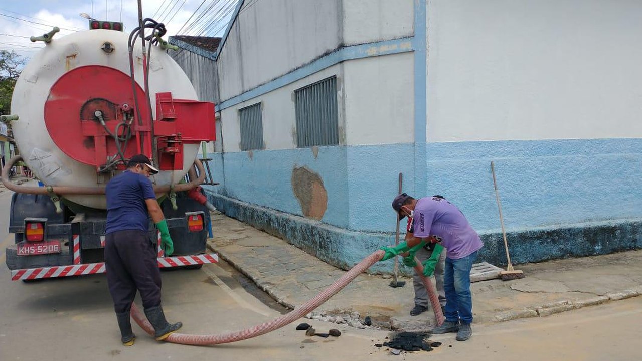 Limpeza das galerias de águas pluviais é intensificada em Branquinha