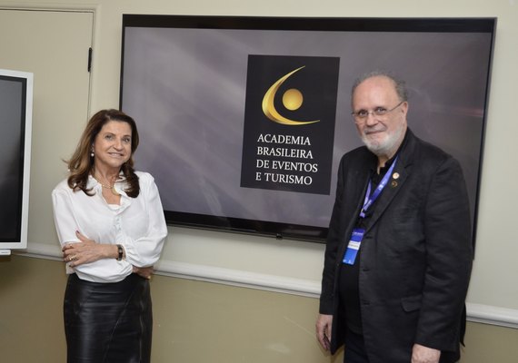 Marta Rossi é a primeira mulher a receber Medalha de Mérito da Academia Brasileira de Eventos e Turismo