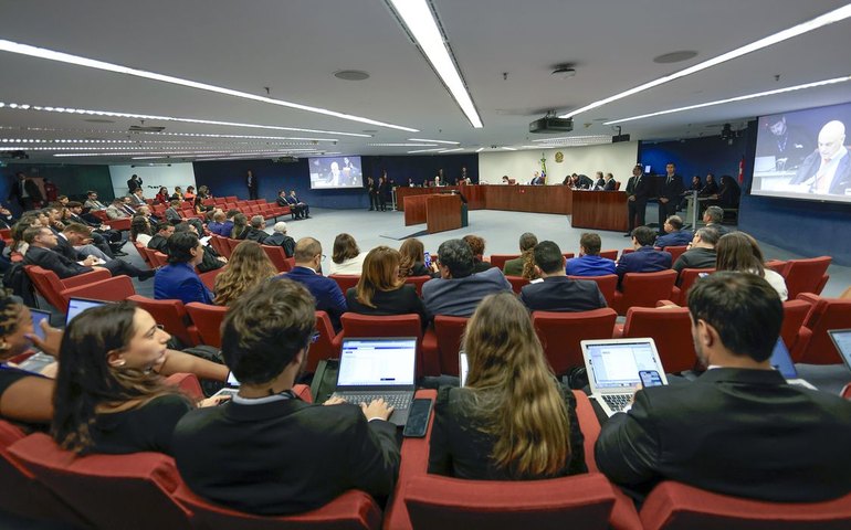 Moraes nega incluir ministro Fux em julgamento do núcleo 2