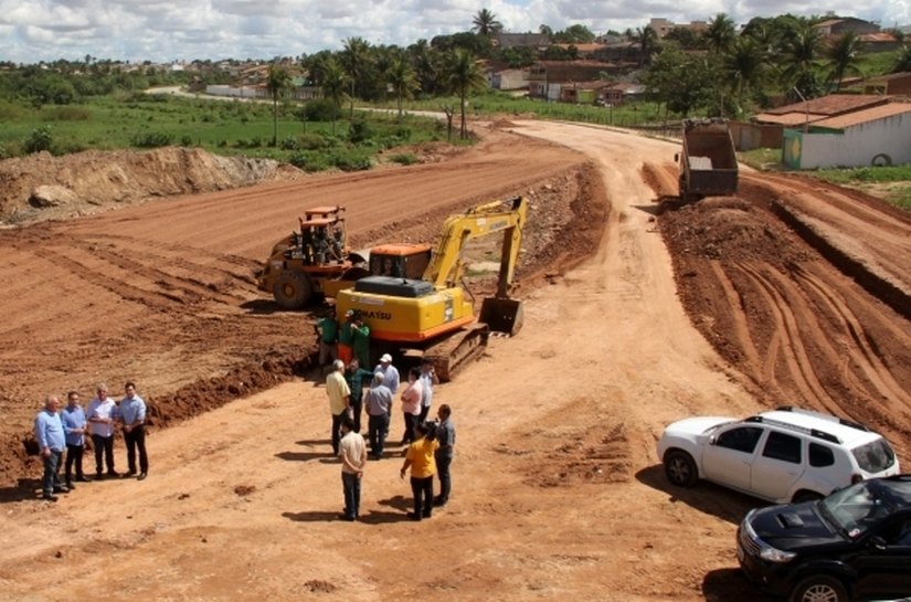 Governador assina decreto que desapropria área para obras na AL-110