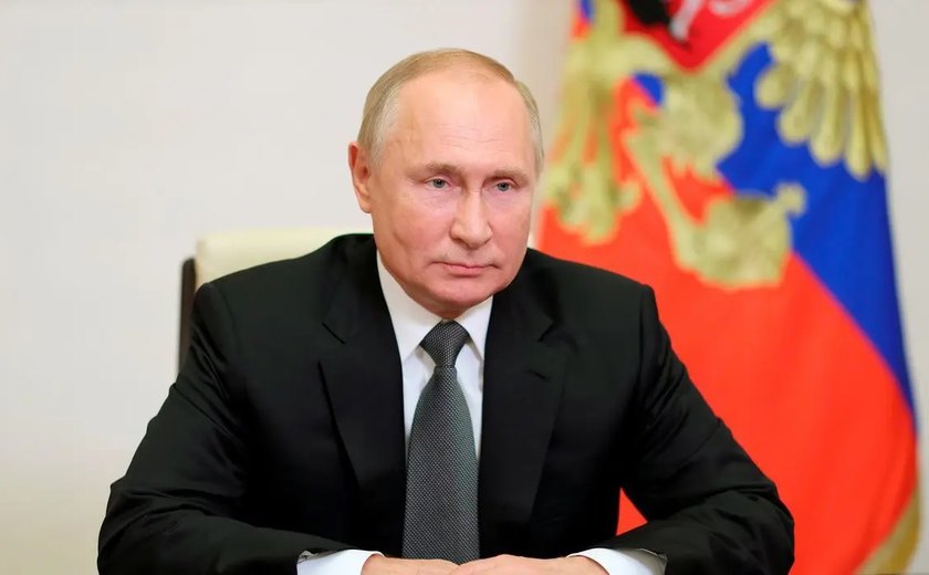 Vladimir Putin inicia 5º mandato na presidência com cerimônia no Kremlin