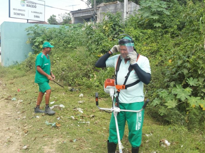 Sempma realiza ação de educação ambiental no Riacho do Silva