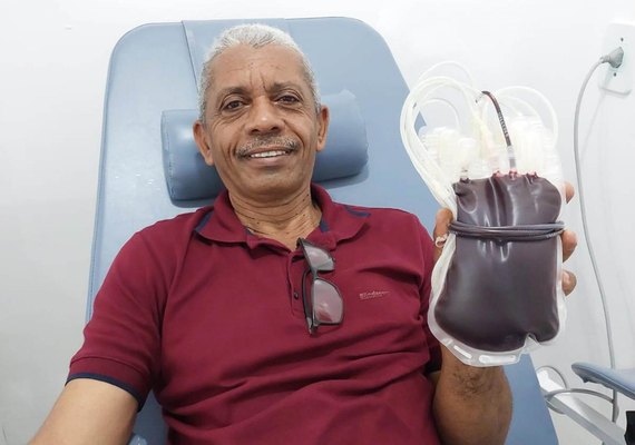 Vidraceiro de 60 anos doa sangue em comemoração ao aniversário e inspira alagoanos
