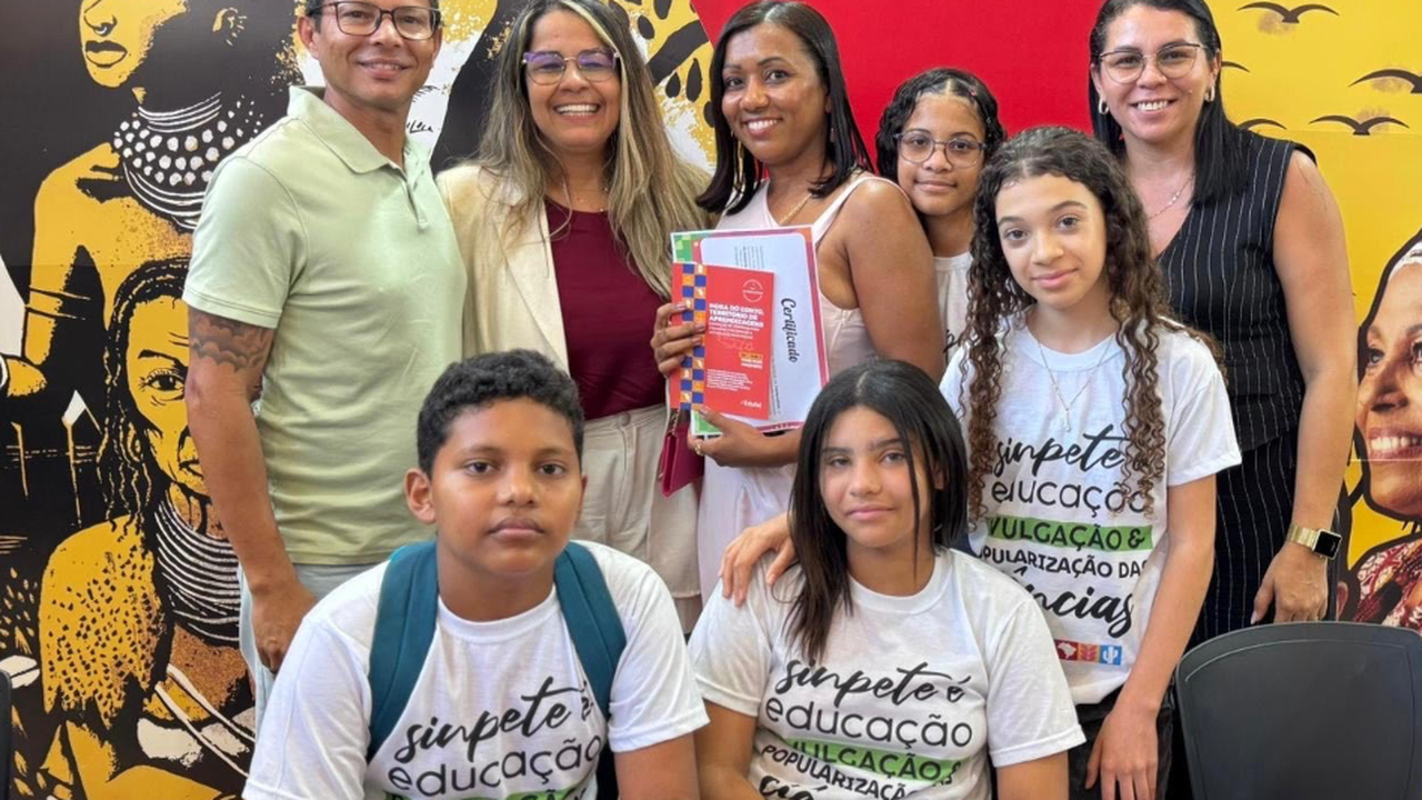 Sinpete: Estudantes de Branquinha brilham com lançamento de livros nas Bienal